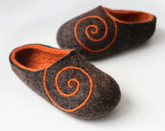 Handmade felted Wool Slippers. Braun- Gray / Orange with Orange Spiral ornament. Made to order.