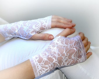Wedding Gloves. White Lace Gloves. Fingerless Gloves. Bride  Bridesmaid.  Gift For Her.  Ready to ship.