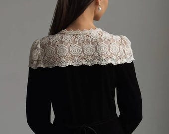 Abito gotico in velluto nero: abito di ispirazione vintage