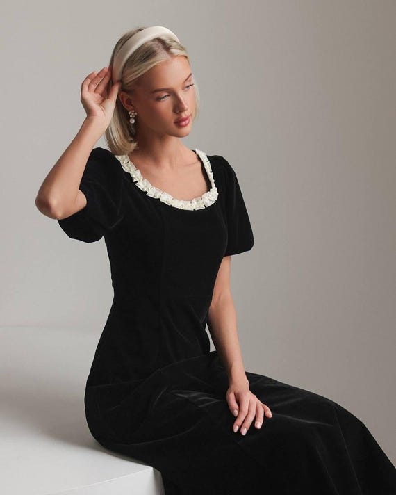 Velvet Black Dress: Retro Holiday Party Outfit