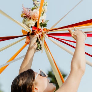 Wedding ribbon round - bouquet toss