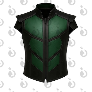 Puede incluir: Un chaleco sin mangas con cuello alto y cremallera completa. El chaleco presenta un panel central verde con detalles negros y hombreras. El chaleco está diseñado para un ajuste a medida y probablemente está hecho de cuero sintético.