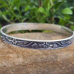 925 Sterling Silber Blumen Armreif | Aufwendiges oxidiertes Design | Ethnische Boho Manschette Armband für Frauen