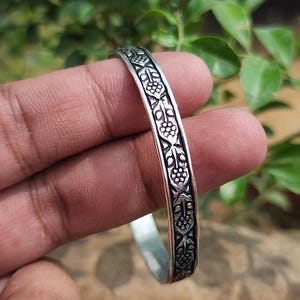 Handgemachter oxidierter Sterlingsilber-Armreif | Blumenrebe Manschette Armband