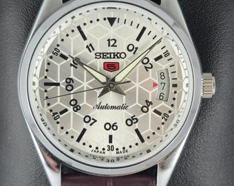 Reloj de pulsera analógico Seiko 5 automático de lujo reacondicionado, calibre 6309, esfera plateada con fecha, para hombre, correa de cuero, 17 joyas.