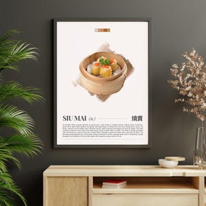 Könnte beinhalten: Gerahmter Druck mit Siu Mai-Knödeln in einem Bambusdämpfer. Die Knödel sind mit orangefarbenem Rogen und grünen Kräutern garniert. Der Druck enthält Text in englischer und chinesischer Schrift.