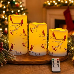 Juego de 3 velas LED sin llama con diseño de cardenal navideño, velas con temporizador y control remoto, decoración de aves invernales, centro de mesa navideño para chimenea.