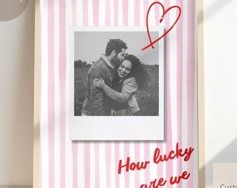 Arte de pared personalizado digital "Qué suerte tenemos", impresión Polaroid vintage, impresión fotográfica personalizada, arte de pared moderno, arte de pared colorido y coqueto