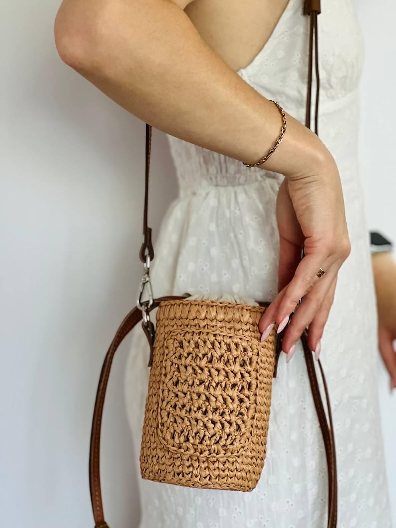 adjustable leather strap for bag, leather kit for crochet bag, bag strap leather handmade, leather shoulder strap with hooks, durable leather bag strap, leather strap for purse diy, leather hardware set for bags, premium leather strap kit