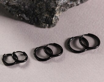 Orecchini a cerchio da uomo in acciaio inossidabile nero / Piccoli cerchi da 11–15 mm / Orecchini minimal per tutti i giorni / Regalo di gioielli da uomo