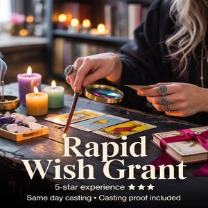 Puede incluir: Una escena mística con velas encendidas, cartas del tarot y una lupa. La imagen presenta el texto "Rapid Wish Grant" y un libro atado con una cinta rosa. Una bandeja de cristales e incienso se suma al ambiente espiritual.