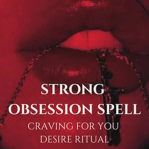 Puede incluir: Un collar de cadena metálica descansa sobre unos labios de tono rojo. La imagen presenta un texto en blanco que dice: STRONG OBSESSION SPELL, CRAVING FOR YOU, DESIRE RITUAL. La estética general está dominada por luces y sombras rojas.