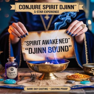 Könnte beinhalten: Ein Bild zeigt ein Beschwörungsritual mit einer goldenen Schale, Kerzen und einer Schriftrolle mit den Worten "Spirit Awakened" und "Djinn Bound". Eine Flasche mit der Aufschrift "Spirit Essence" ist ebenfalls vorhanden. Der Hintergrund ist dunkelblau.