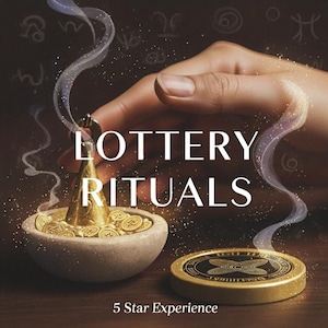 以下が含まれることがあります： 「LOTTERY RITUALS」のテキストが入った画像。手は金色の香炉を持ち、煙を出しています。金貨が入った石のボウルと金色のメダルも写っています。「5 Star Experience」の文字が下部にあります。