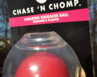 Chase 'N Chomp Dog - Increíble pelota flotante con chirriador para mascotas, transparente, 3,5 pulgadas