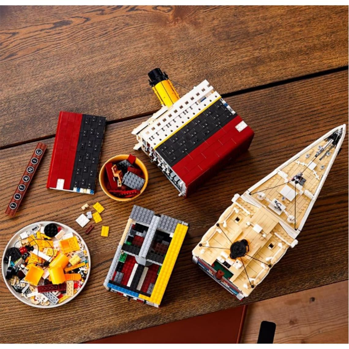 LEGO Icons 10294 Titanic, foto 4 di 5
