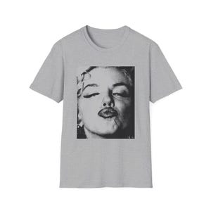Vintage Marilyn Monroe T-Shirt, Unisex Tee, Retro Graphic Shirt, Gift for Movie Lovers, Casual Stylish Wear