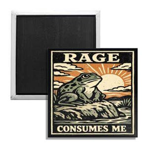 Puede incluir: Imán cuadrado con borde negro con una ilustración de una rana. La rana es verde y gris, sentada en una roca con un fondo de puesta de sol. El texto en la parte superior dice "RAGE" y en la parte inferior "CONSUMES ME".