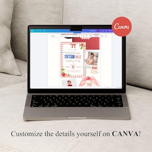 Puede incluir: Un port&aacute;til que muestra un dise&ntilde;o de invitaci&oacute;n de cumplea&ntilde;os con un patr&oacute;n de cuadros rojos y blancos, fresas y una foto de un beb&eacute;. El port&aacute;til est&aacute; sobre una superficie gris claro. El texto "Customize the details yourself on CANVA!" est&aacute; en la parte inferior.