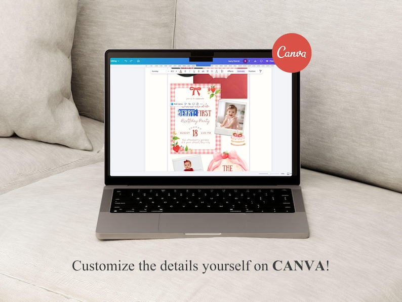 Puede incluir: Un port&aacute;til que muestra un dise&ntilde;o de invitaci&oacute;n de cumplea&ntilde;os con un patr&oacute;n de cuadros rojos y blancos, fresas y una foto de un beb&eacute;. El port&aacute;til est&aacute; sobre una superficie gris claro. El texto "Customize the details yourself on CANVA!" est&aacute; en la parte inferior.