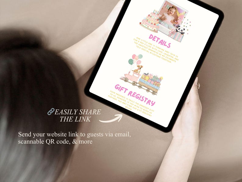 Puede incluir: Una tableta muestra los detalles del primer cumplea&ntilde;os de un beb&eacute; y la informaci&oacute;n del registro de regalos. La pantalla muestra una foto, un pastel y un tren con regalos. El texto incluye "DETAILS", "GIFT REGISTRY" y "EASILY SHARE THE LINK".