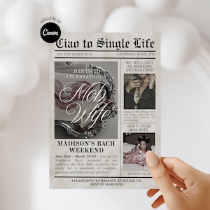 Pode incluir: Um convite em estilo jornal com o título "Ciao to Single Life" e as palavras "Mob Wife" em escrita elegante. O convite inclui detalhes para o fim de semana de Madison, com imagens e texto.