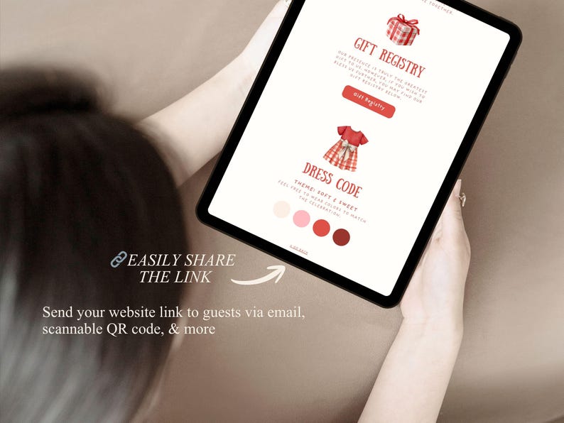 Puede incluir: Una tableta muestra informaci&oacute;n sobre un registro de regalos y un c&oacute;digo de vestimenta. La pantalla presenta un regalo rojo, una ilustraci&oacute;n de vestido rojo y una paleta de colores. El texto en la pantalla incluye "Gift Registry" y "Dress Code". La tableta es sostenida por una persona.