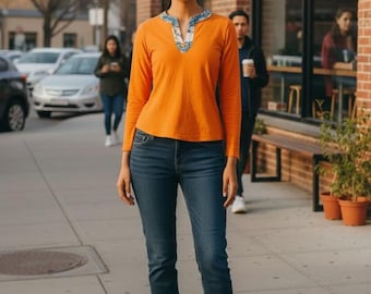 Medias de manga larga en color naranja quemado con escote con estampado étnico