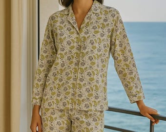 Duerma con estilo con nuestra ropa de dormir estampada de algodón hecha a mano.