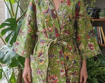 Bata kimono acolchada con estampado floral verde, algodón suave y estampado de bloques