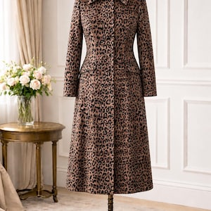 Casaco evasê com estampa de leopardo em veludo macio / Textura aveludada luxuosa / Jaqueta de inverno