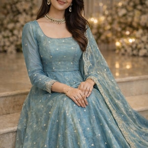 Set Fendy Silk Anarkali Plazo / Dupatta con ricamo in filo e paillettes