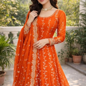 Completo Anarkali in seta Fendy con pantaloni e dupatta / Filo, paillettes / Abbigliamento etnico festivo