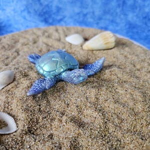 Turtle Resin Figurine – Handmade Blue Sea Turtle Décor, Ocean-Inspired Gift for Coastal & Nature Lovers