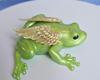 Frog with Golden Wings – Whimsical Resin Figurine | Fantasy Christmas Shelf Decor | Magical Gift