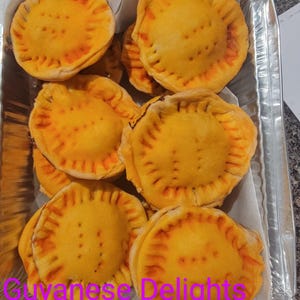 Guyanese Chicken Patties (1 dozen)