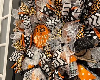 Halloween Wreath, Halloween Ribbon Wreath, Holiday Decor, Door Decor, Wreath, Orange and Black Wreath, Deco Mesh Wreath, Gifts for Her