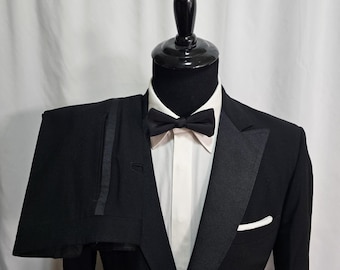 Georgetown Tuxedo Suit Peak Lapel 100% Wool Mens 40L 32x32 Satin Stripe Wedding