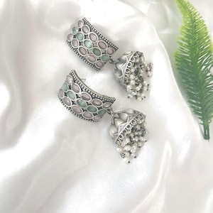 Pendientes Jhumka de Plata Oxidada, Jhumki con Piedras Pastel y Gotas de Perla, Joyería Bohemia, Pendientes Étnicos con Pasador Rectangular