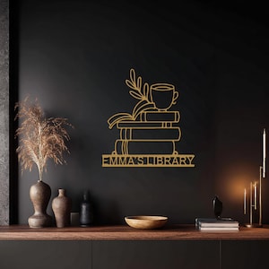 Letrero metálico personalizado para biblioteca, arte de pared personalizado para amantes de los libros, decoración acogedora para un rincón de lectura, pila de libros con nombre personalizado, regalo para el hogar y salas de estudio.