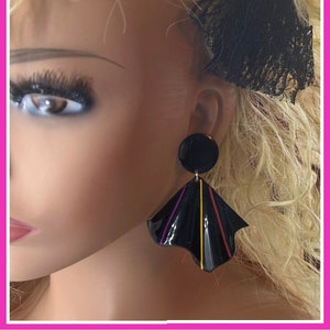 Vintage 80's pierced earrings bold black color striped earrings 80's night 80's party 80's costume 80's earrings black 80s earring Bild 1