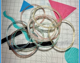 VINTAGE, bracelets en gelée de paillettes colorées et anneaux pour gelée, pack NOS des années 90, bracelets en gelée des années 80, fête des années 80, ambiance des années 80, accesss des années 80