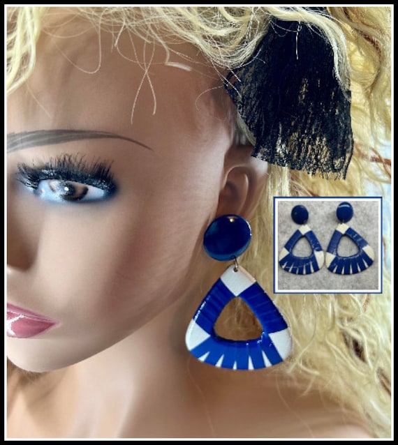 Vintage 80's pierced earrings bold blue and white 