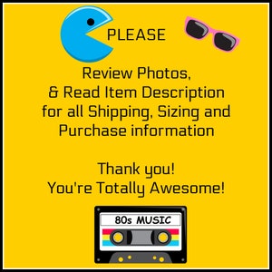 Op de afbeelding: Een gele afbeelding met een Pac-Man-personage, roze zonnebril en een cassettebandje met de tekst "80s MUSIC". De tekst luidt "PLEASE Review Photos, & Read Item Description...Thank you! You're Totally Awesome!"