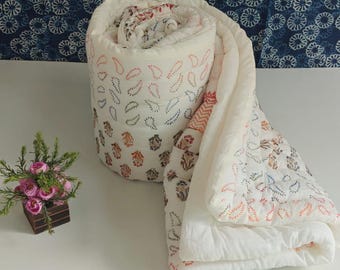 Edredón Razai de algodón con estampado a mano: manta floral reversible de estilo indio.