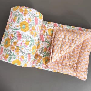 Gedruckte Patchwork Steppdecke / Patchwork Quilt.