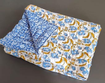 Edredón Razai con estampado floral tamaño Queen: Colcha suave con estampado a mano.