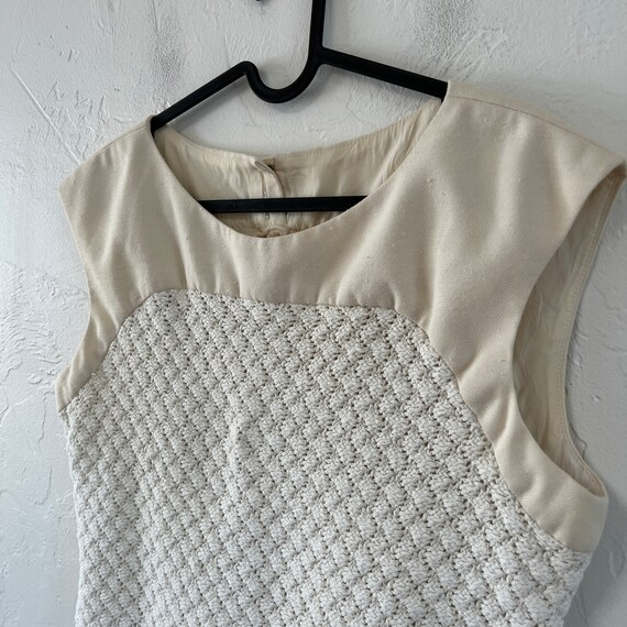 1960s Crocheted Sleeveless Mod Style Pullover Blo… - image 7
