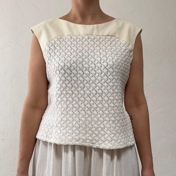 1960s Crocheted Sleeveless Mod Style Pullover Blo… - image 3