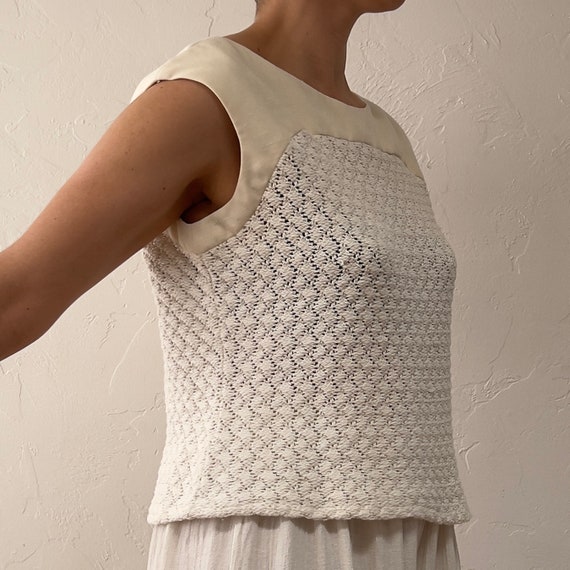 1960s Crocheted Sleeveless Mod Style Pullover Blo… - image 5
